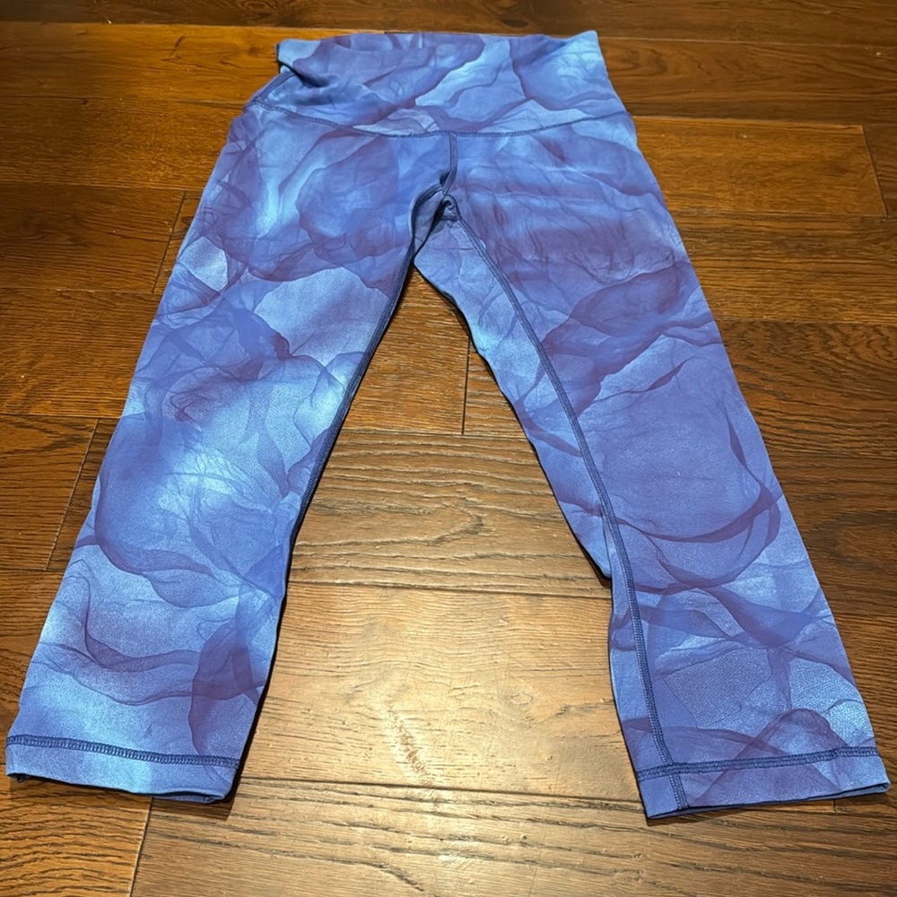 Lululemon. Align, blue design leggings. EUC.
